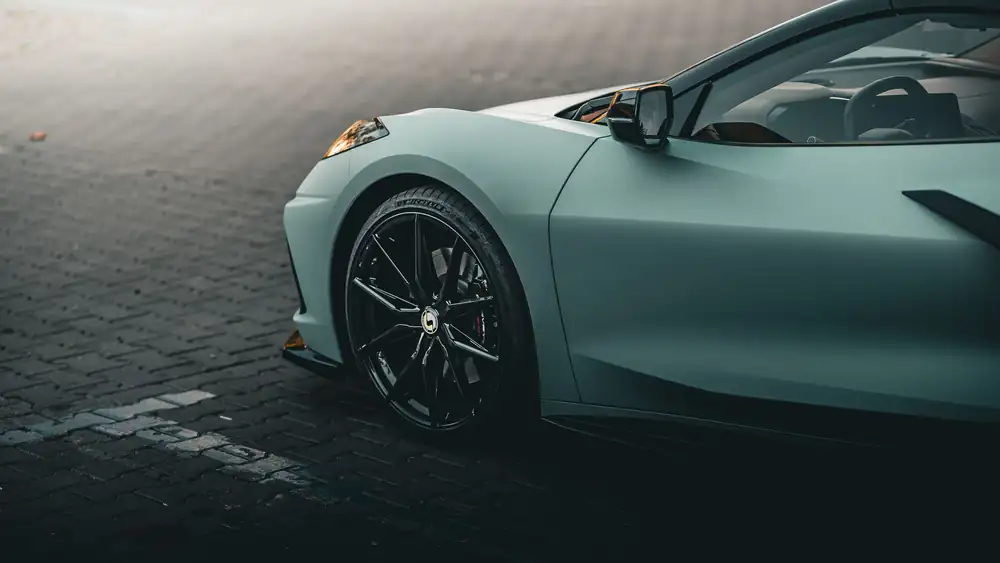 Jantes de moto : enlever les résidus de frein et de chaîne